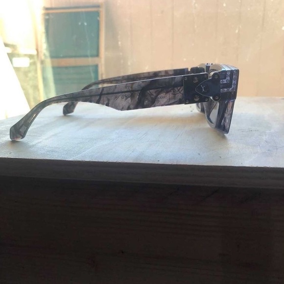 Louie Vuitton glasses - Picture 4 of 5